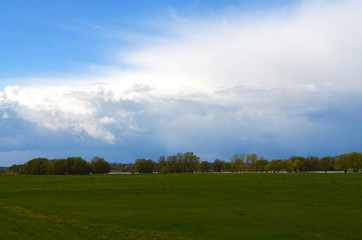 Fototapeta na wymiar Meadows along the Elbe under stormy weather front
