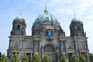 Fototapeta na wymiar Berlin cathedral in Berlin, Germany