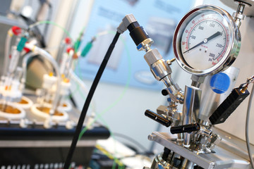 A sensor for measuring the pressure