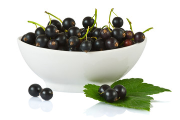 Blackcurrants in ceramic bowl