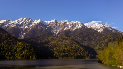 Fototapeta na wymiar Mountains and Lake Ritsa in Abkhazia.