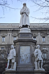 Italia - Milano - Statua di leonardo a palazzo Marino in piazza della scala