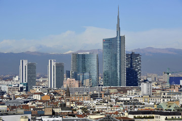 Milano - panoramica della citta - Sky line e montagne - obrazy, fototapety, plakaty
