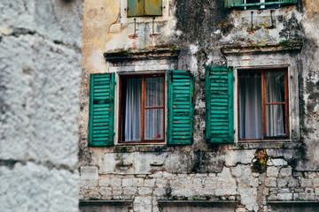 Fototapeta na wymiar Green windows in historical old town of Kotor, Montenegro