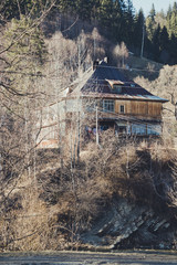 Живописный деревенский дом в горах