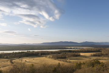 Fototapeta na wymiar Hudson River and Catskill Mountain Landscape