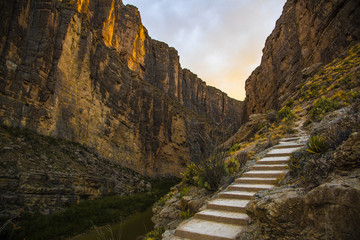 Fototapeta na wymiar Canyon Entrance