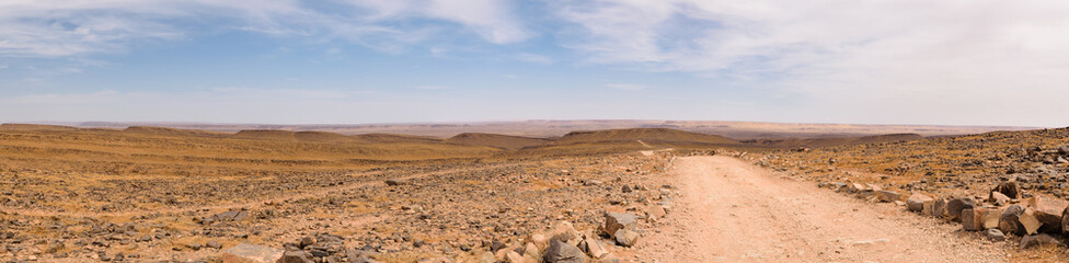 Panorama d& 39 une rue menant à l& 39 horizon, Maroc