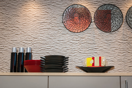 Kücheneinrichtung - Abstellfläche mit  Dekorationsartikeln