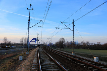 Tory kolejowe, trakcja elektryczna. © Stanisław Błachowicz
