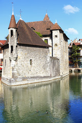 Fototapeta na wymiar medieval building in the town of Annecy in France