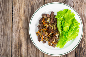 Calfs liver with letucce garnish