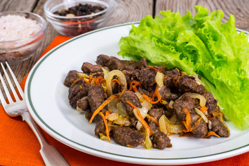 Calfs liver with letucce garnish