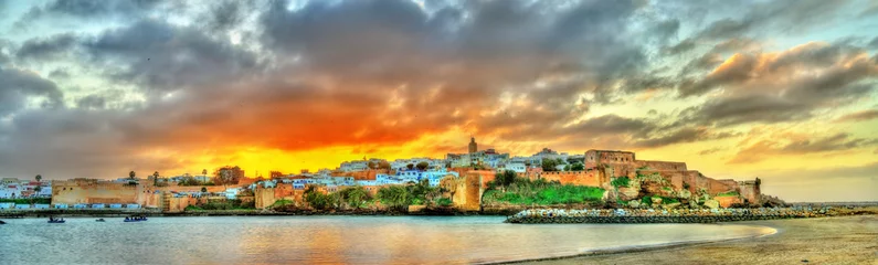 Poster Zonsondergang boven Rabat en de Bou Regreg-rivier, Marokko © Leonid Andronov