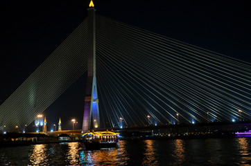 Fototapeta na wymiar Rama VIII Bridge in Bangkok
