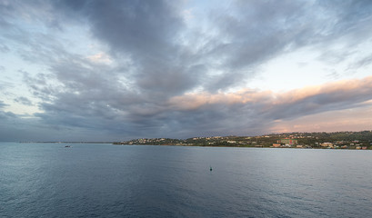 Repubblica di  Trinidad e Tobago - Alba sull'isola di  Tobago - Scarborough - Mar dei Caraibi
