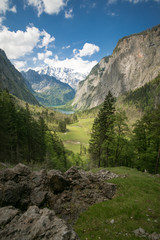 Fototapeta na wymiar Germany's highest waterfall in beautiful berchtesgaden country