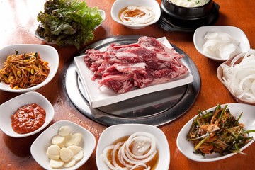 prime rib on korean style table	