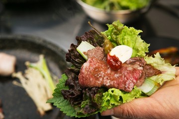 Grilled Beef with Lettuce Wraps