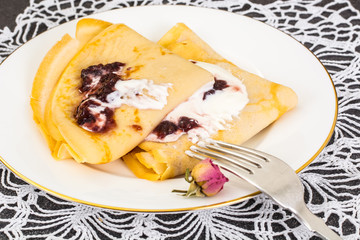 Thin pancakes with milk