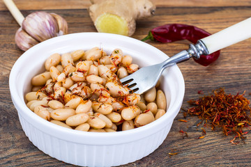 White beans with vegetable oil and saffron