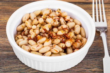 White beans with vegetable oil and saffron