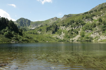 Fototapeta na wymiar Lac de Rabassoles dans les Pyrénées ariégeoises, France