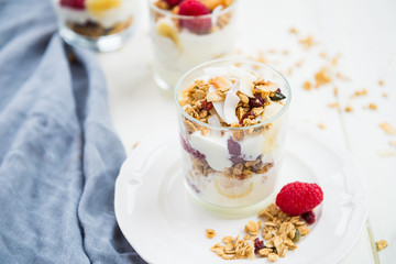 Healthy Energy-boosting Granola and Yogurt Breakfast
