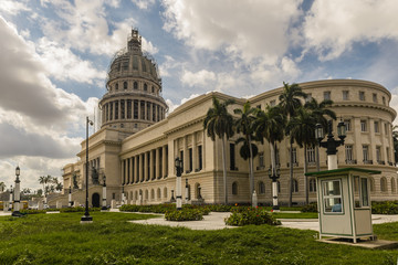 Obraz premium National Capitol during renovation in Havana Cuba. Havana is the largest city in Cuba and its Old Town is a UNESCO World Heritage Site.