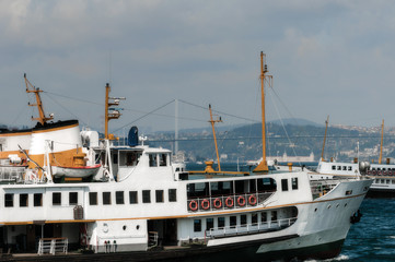 Fototapeta premium Ships on the Bosphorus at Istanbul