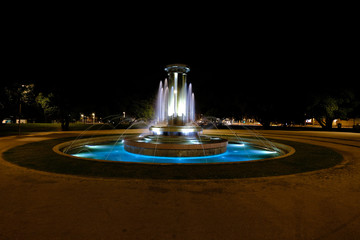 Fountain by night - 139498782