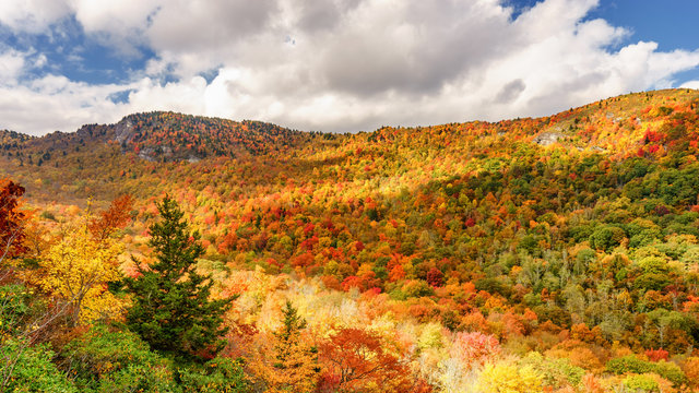 Hiking Grandfather Mountain in Autumn - Cragway and Nuwati Trail