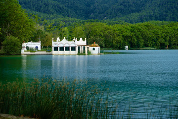 Lake Banyoles is the largest lake in Catalonia - 139499354