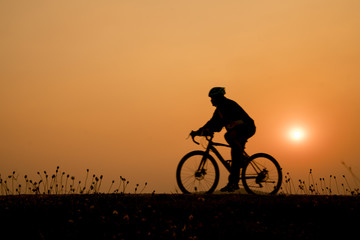 Fototapeta na wymiar bicycle on sunrise.