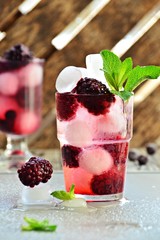 Refreshing blackberry lemonade