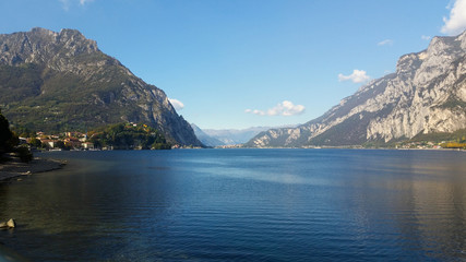 Fototapeta na wymiar Alpine lake in northern Italy