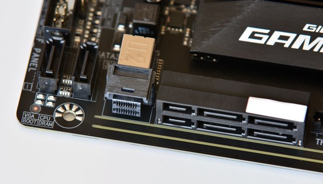 carte m&egrave;re , connexion  U2 et sata express