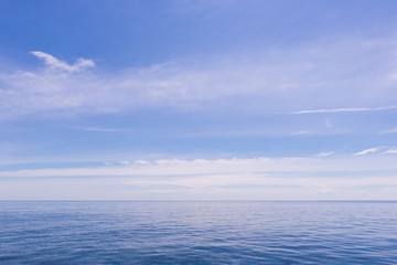 Fototapeta na wymiar Beautiful sea on sunny day with blue sky