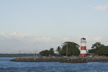 Faro en la costa
