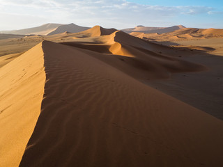 Fototapeta na wymiar Sand dune ridge in vast desert