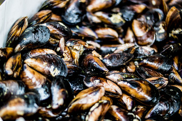 Turkish Street Food Stuffed Mussels / Midye Dolma