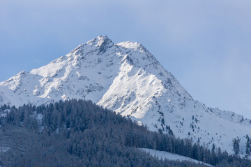 Winterliche Berggipfel