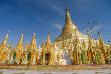 Fototapeta premium Shwedagon pagoda in Yangon, Myanmar
