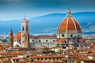 Fototapeta na wymiar cathedral Santa Maria del Fiore in Florence