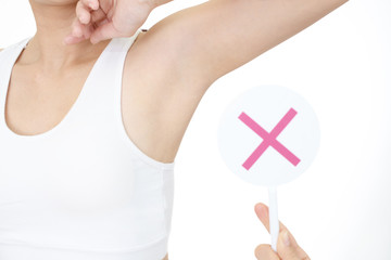 判定を受ける女性