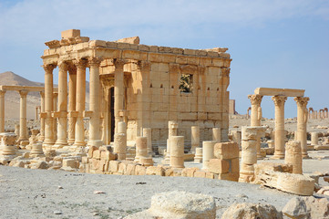 Obraz premium Ancient ruins of the Palmyra city at present destroyed in the Syrian war by ISIS. Photo taken in 2006