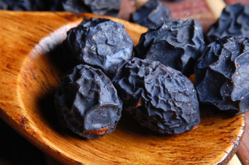 blueberry goji dried macro 