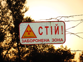Radioaktive-Strahlung Warnschild in Tschernobyl/Check-Point 1