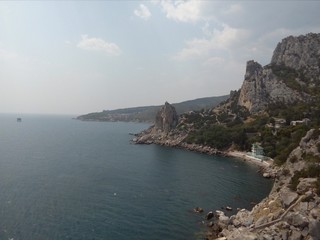скалы и море