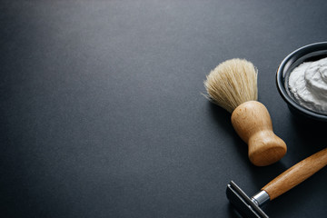 mens shaving kit on black background - obrazy, fototapety, plakaty